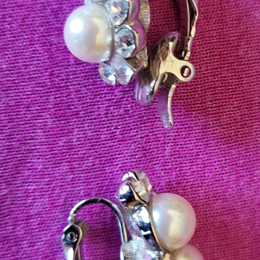 Costume pearl clip on dress earrings